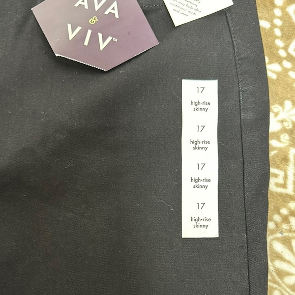Ava & Viv Black Straight Leg Pants with Belt Loops - Picture 2 of 13